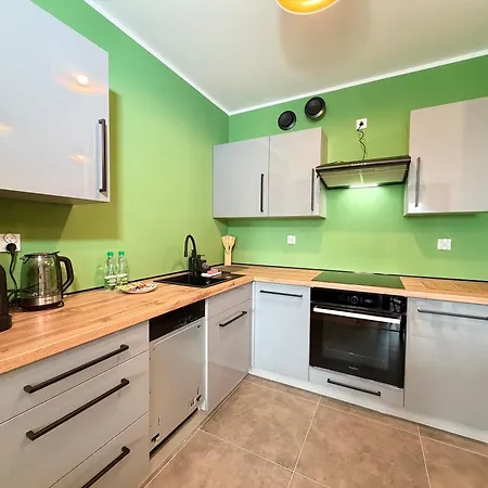 Madalinskiego Cosy By Bookinghost